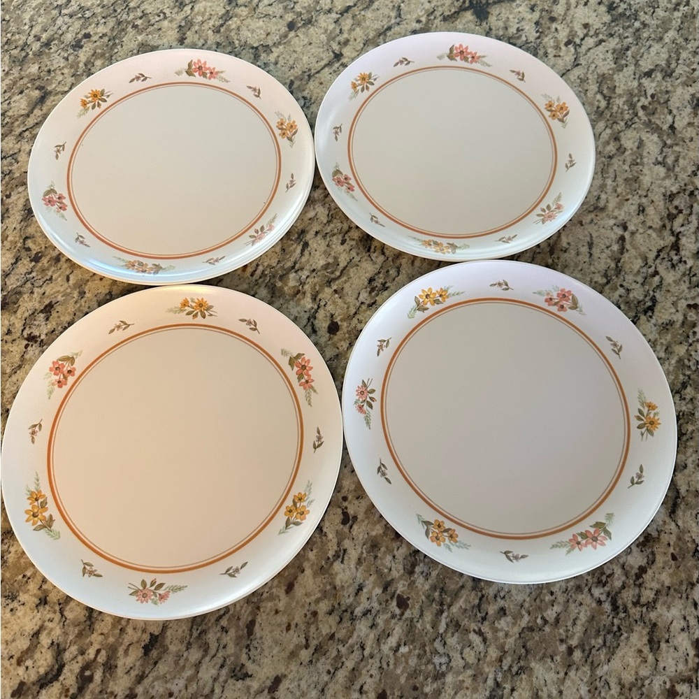 Classic Melamine Floral Dinner Plates - Set of 4. Melmac 10”